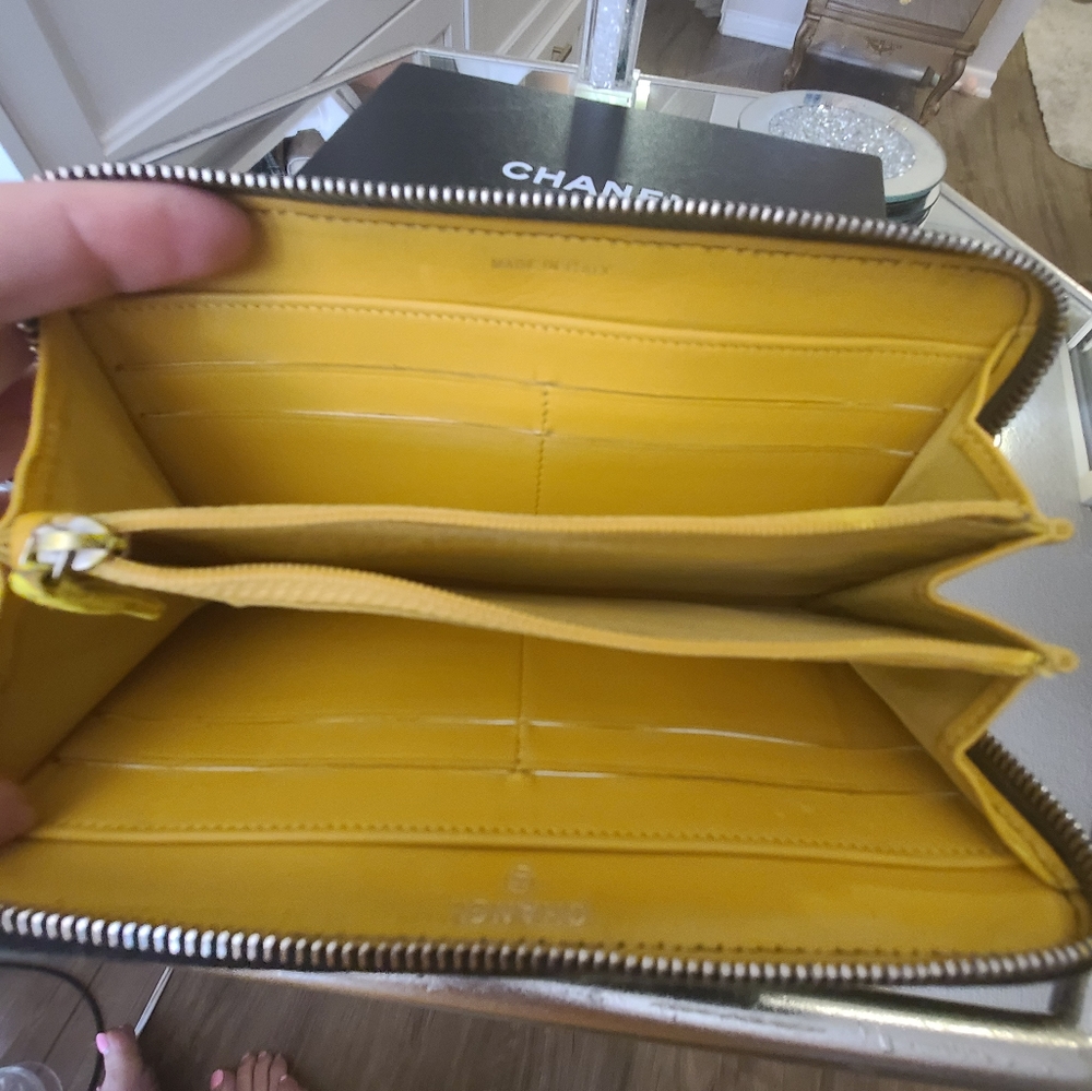 Chocolate CHANEL zip wallet - Picture 7 of 14
